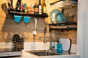 The Baby Grand- Quirky & Compact