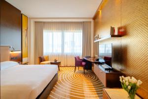 Superior King Room - Beach transfer & Free Shuttle to Deira city center mall room in Asiana Hotel Dubai