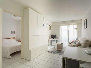 Appartements Appartement a 200 m de la plage avec terrasse et parking, au coeur des commerces et restaurants - FR-1-2-426 : photos des chambres