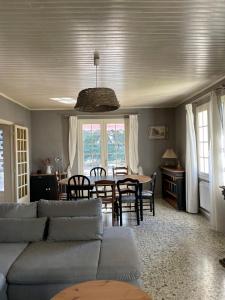 Maisons de vacances House with pool in Provence : photos des chambres
