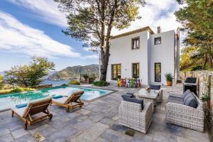 Elissaios-Brand New Renovated Pool Villa