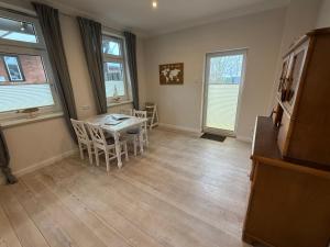 Ferienwohnung „Opa‘s Tohuus“mit Fahrrädern, Husum