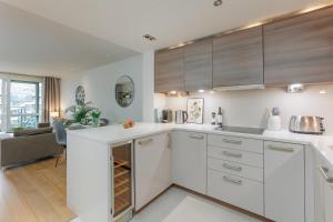 Starhost Residences - Spacious 1-bedroom Apartment with Balcony