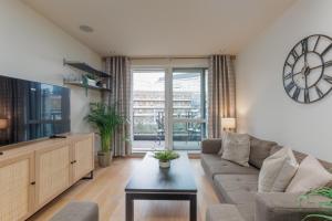 Starhost Residences - Spacious 1-bedroom Apartment with Balcony