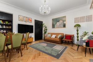 Mid-Century Modern Gem near Dry Bridge