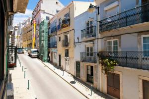 Lisbon SantAna Alcantara 2br apart