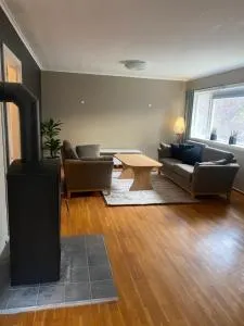 Spacious Trolltunga apartment close to the city center, good parking - Одда