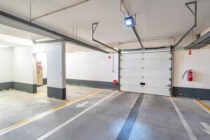 BnB Homes White Rose Garden Apartment with 2 Terraces & 2 Swimming Pools