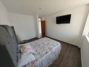 Habitación con TV y cochera - Atico