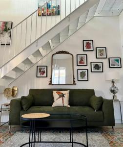 Stylish Boutique Duplex Apartment Home - Green - 2 Large Double Bedrooms with Ensuite Bathrooms