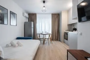 High-end Studio with Panoramic View, Parking & Pool - Clinceni