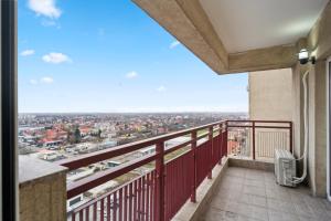 High-end Apartment with Panoramic View, Parking & Pool