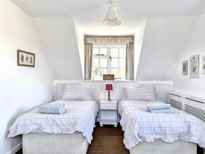 Hidden Haven Cottage with Free Parking