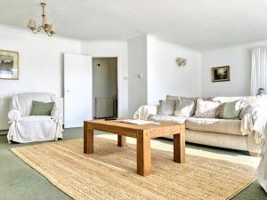 Hidden Haven Cottage with Free Parking