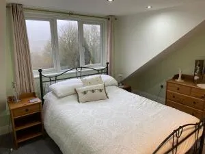 Four Oaks, Kintbury. Private self-catering annex. - Froxfield