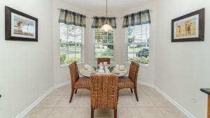 Amazing 5 BR Home with Pool Windsor Hills Resorts