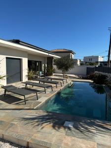 Villa spacieuse piscine 350 m de la plage