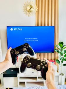 Zinnia Towers 1BR Condo with PS4 Karaoke Netflix & Swimming Pool