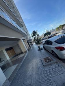 La costa y Guemes , frente al mar