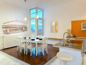 Stunning 150m2 3-bedroom with Balcony