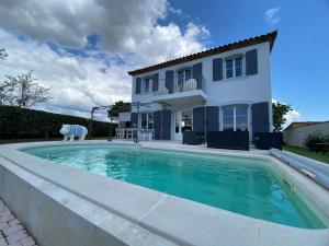 Maisons de vacances Cetanou villa 4 etoiles piscine et climatisation au calme : photos des chambres