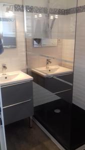 Maisons de vacances Cetanou villa 4 etoiles piscine et climatisation au calme : Maison 4 Chambres