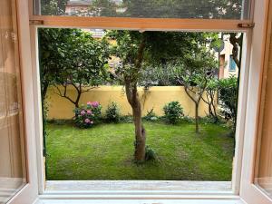 Biancas garden 100 steps from the sea