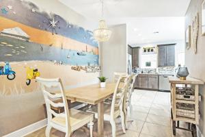 Pool · FREE Golf Cart · 5 Min Walk to Port Aransas Beach · Large Balcony · Gas & Charcoal Grill