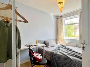 Cozy sunlit room in west London