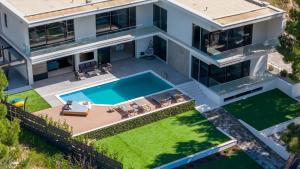 Stylish 5-bedroom villa Aride with pool, sea views