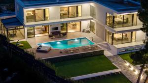Stylish 5-bedroom villa Aride with pool, sea views