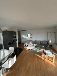 Apparemment spacieux, lumineux avec vue sur Paris