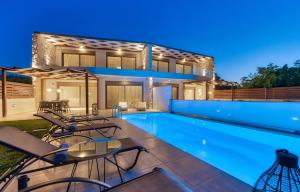 Astarte Villas - Casa Palmera Beach Villa with Pool