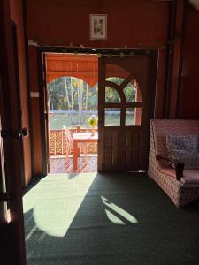 Regal Eagle Guesthouse -Thai House and Garden