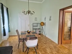 Ferienwohnung "Augusta" in der historischen Villa an der Emser Therme, kostenfreier Parkplatz - Bad Ems