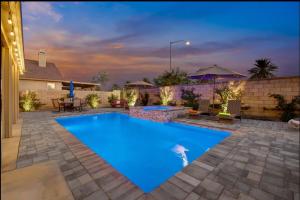 Resort style Retreat ! New Pool , Spa and Game room