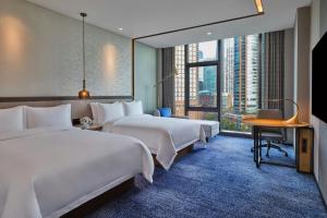 Deluxe Queen Room with Two Queen Beds and River View room in The St. Regis Chicago