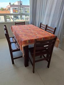 APARTAMENTO ALUGUEL TEMPORADA Praia do Sonho Palhoça SC Acomodações para até 8 pessoas