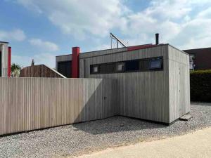 Luxury chalet in a quiet park by Lake Esmeer