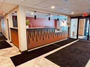 Red Rock Hotel & Suites