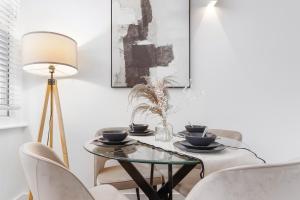 Modern 2 bed Flat in Central London, Barbican Farringdon, EC1V