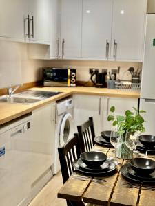 Stunning 1 bedroom apartment in Wapping - Sleeps 4 and Free Parking!