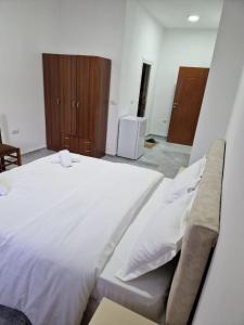 Bar-Restaurant-Hotel-Familja