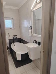 RELAX Downtown Suite