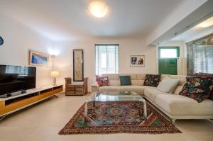Valletta Elegant 3-Bedroom Home in Historic Centre by Malta Weekend