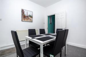 2Bed Mid Terrace Close To Station