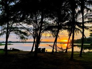 Yala Lucas Lake Hotel