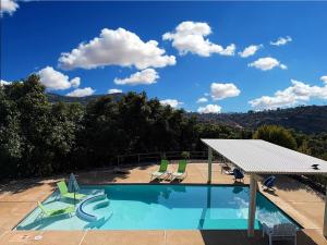 Hilltop Villa, Pool, Hot tub, Views, Avocado Grove