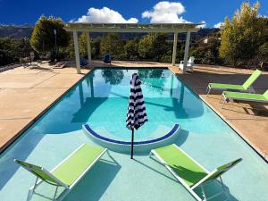 Hilltop Villa, Pool, Hot tub, Views, Avocado Grove