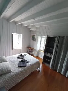 L 'échappe-loups maison de 2 à 8 personnes et garage - Cunlhat